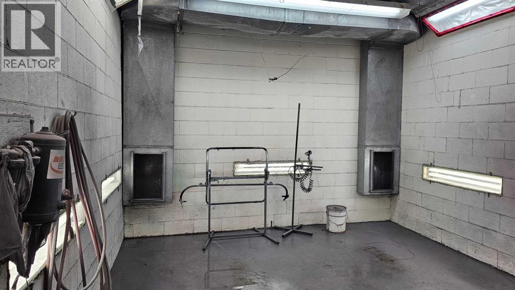 5121 Industrial Crescent Property Photo 11