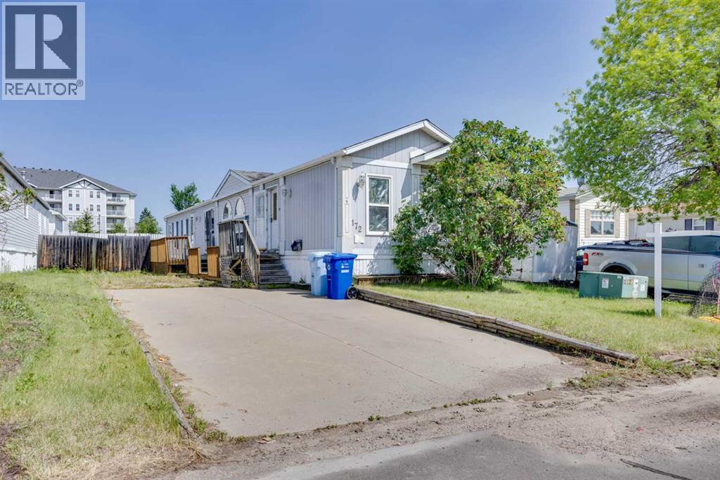 172 Clausen Crescent Property Photo 1