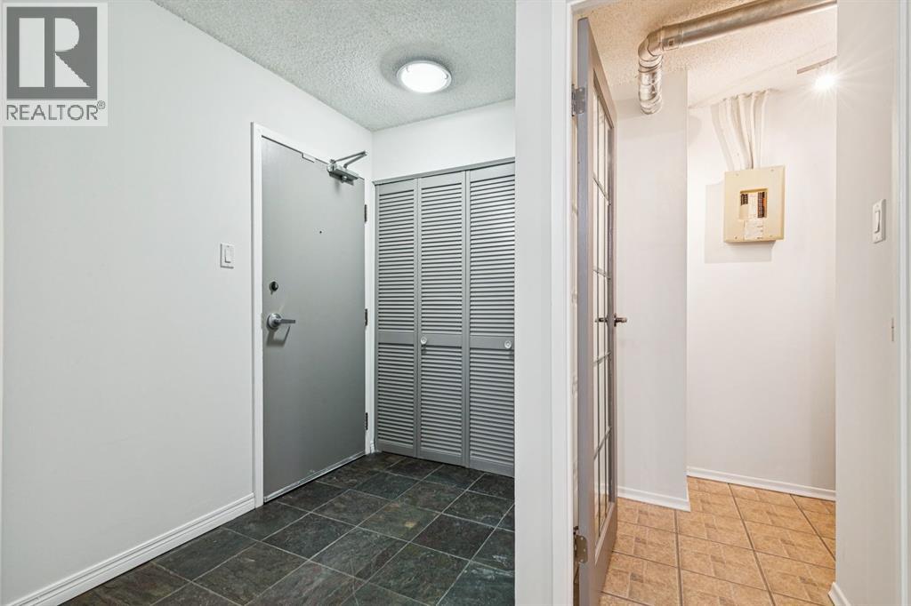 537 14 Avenue Southwest Property Photo 4