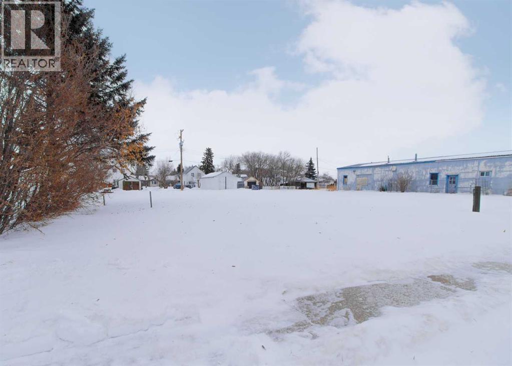 5124 53 Avenue Property Photo 1