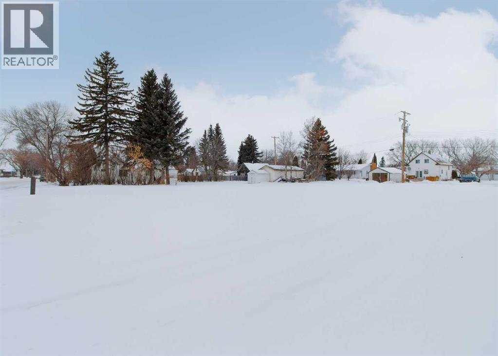5124 53 Avenue Property Photo 2