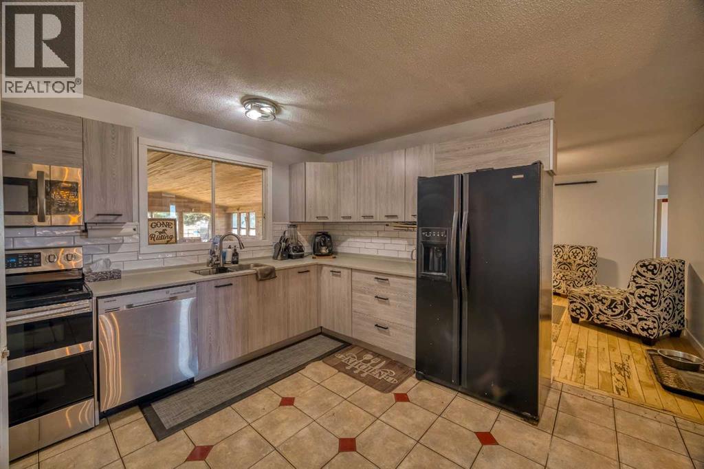 354142 48 Street E Property Photo 29