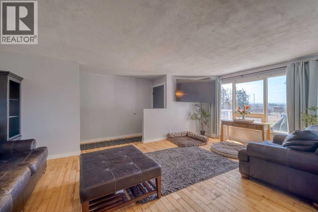 354142 48 Street E Property Photo 31