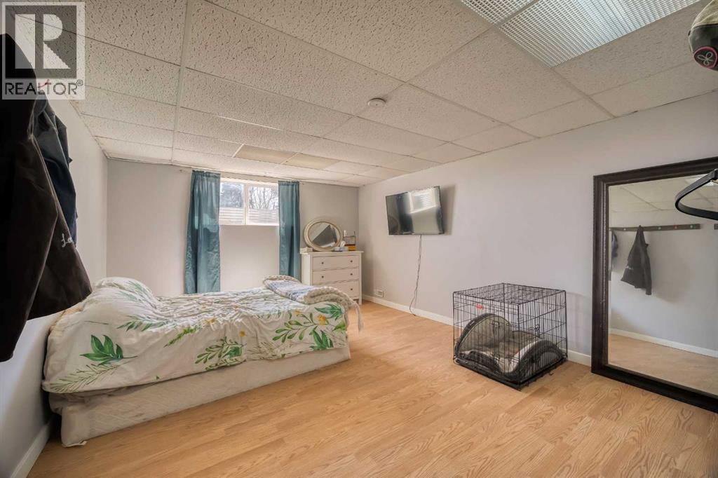 354142 48 Street E Property Photo 46