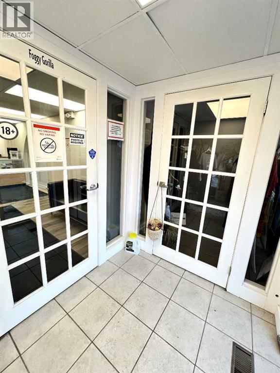 5044 50 Street Property Photo 2