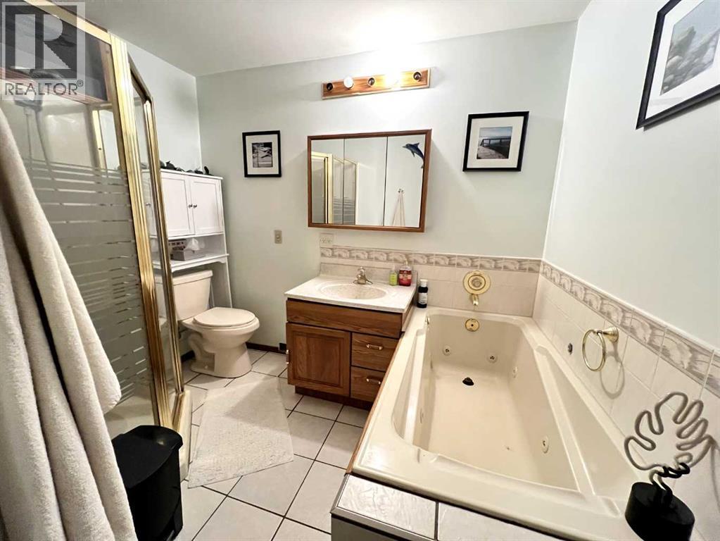 5044 50 Street Property Photo 6
