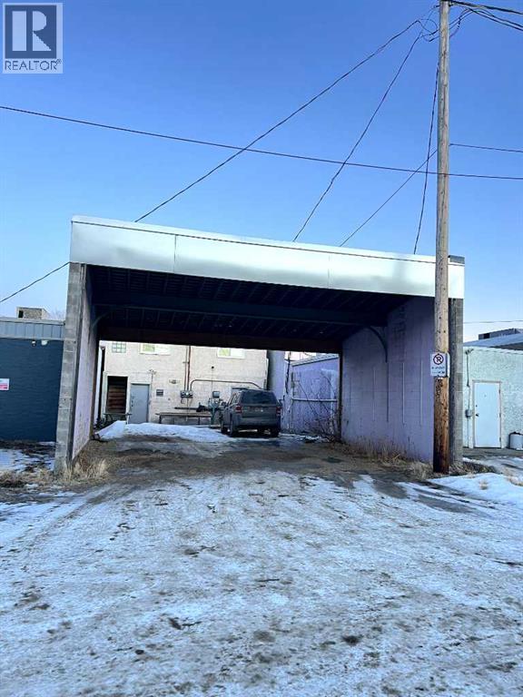 5044 50 Street Property Photo 12