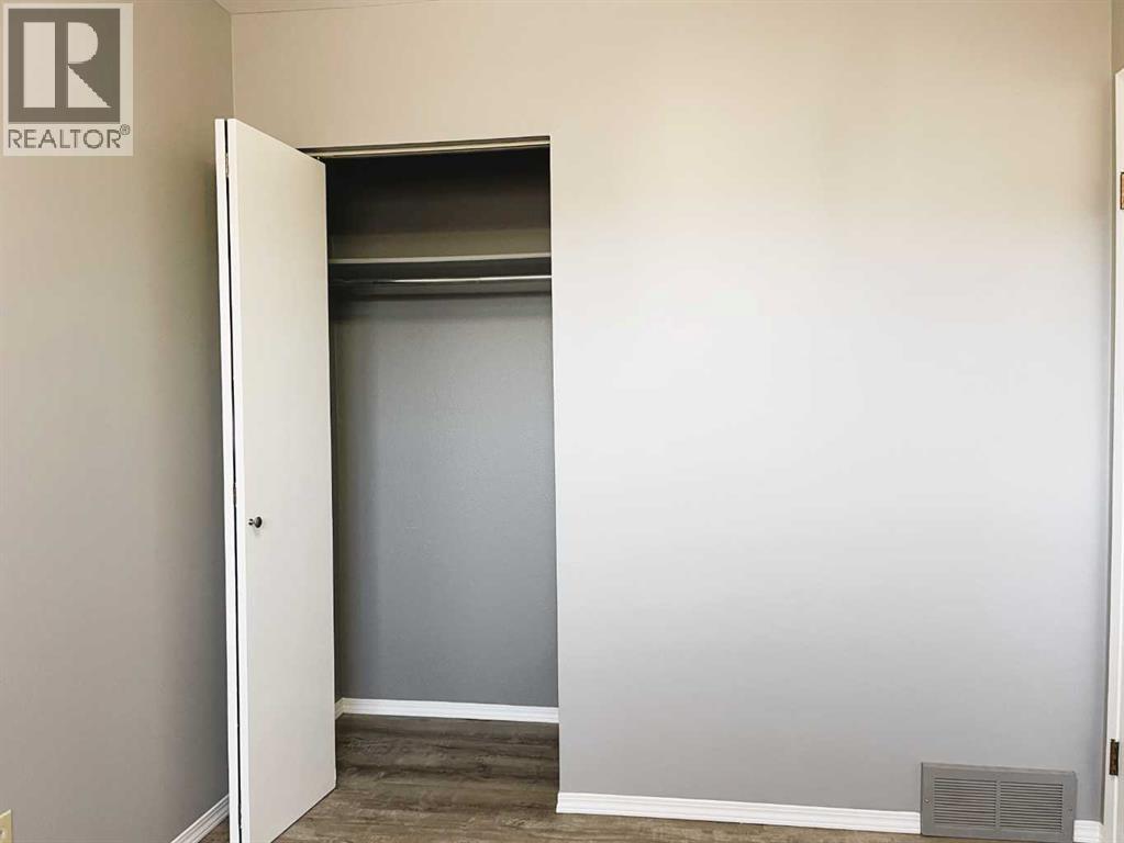 4516 45 Street Property Photo 19