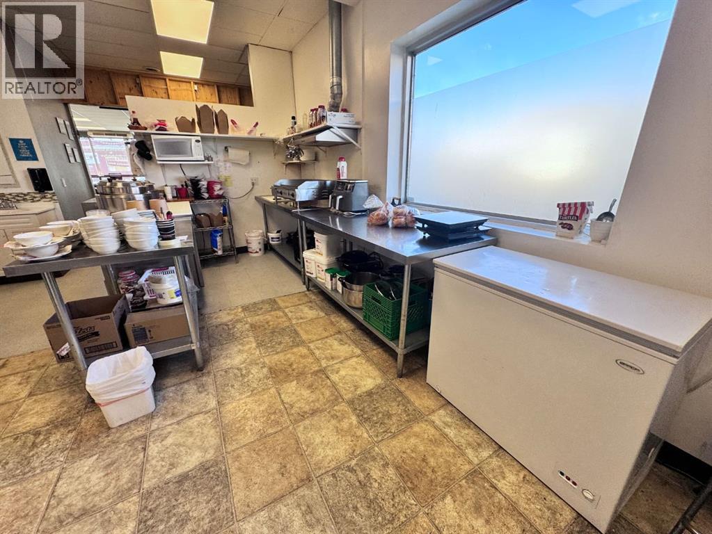 4817 51 Street Property Photo 17