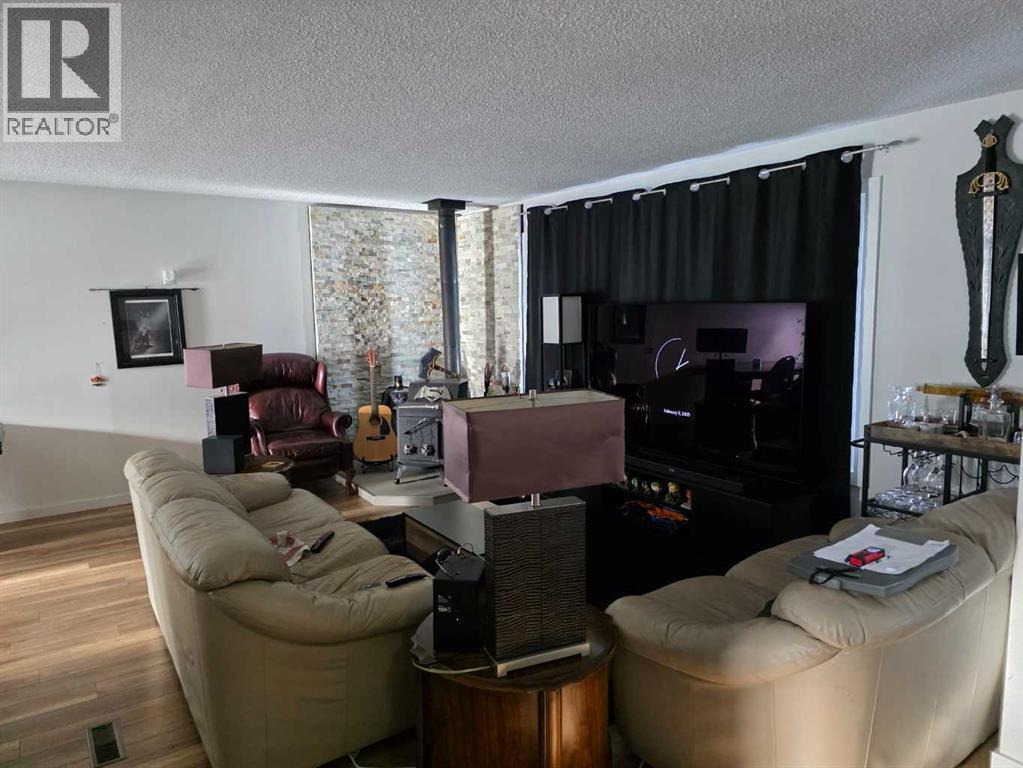 10853 99 Avenue Property Photo 4