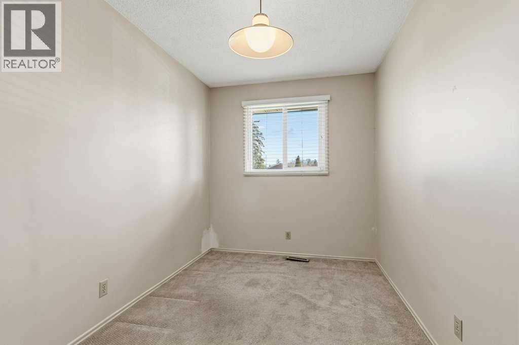 40 Neal Close Property Photo 11