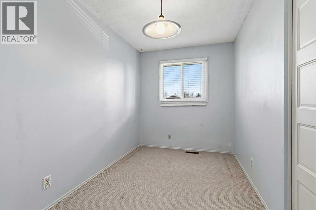40 Neal Close Property Photo 12