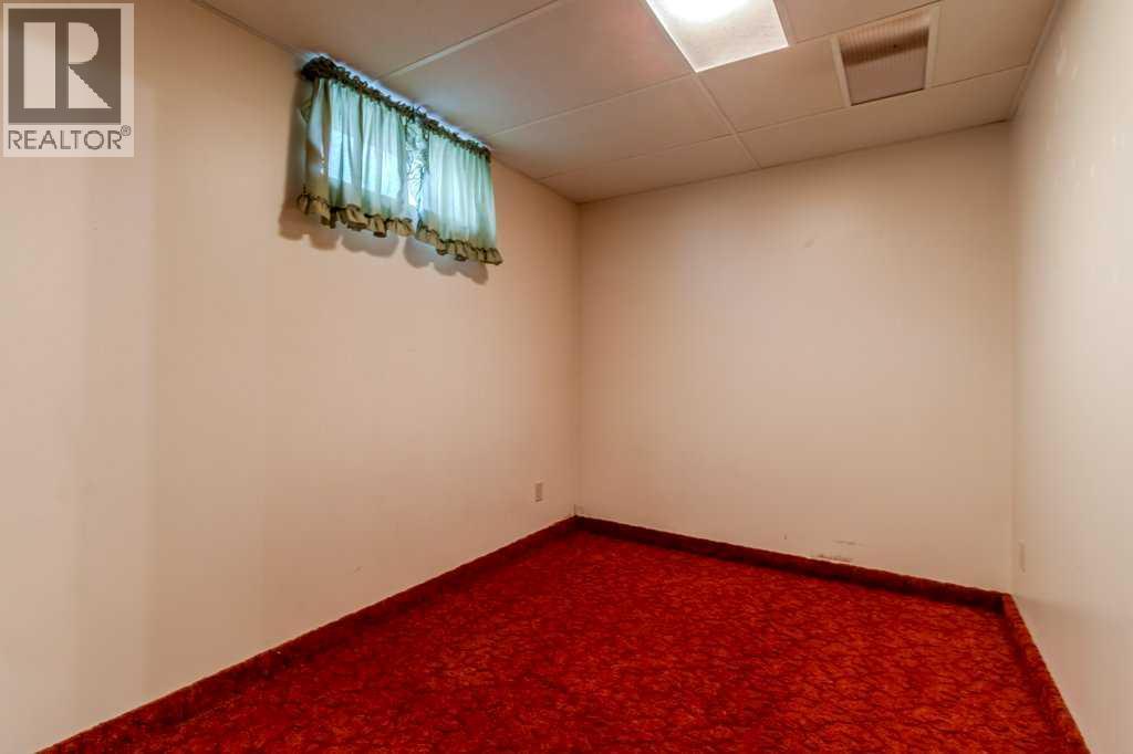 40 Neal Close Property Photo 16