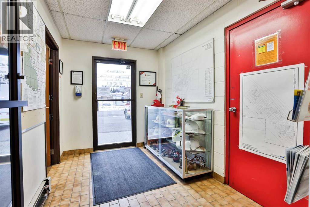 655 Charlotte Street S Property Photo 12