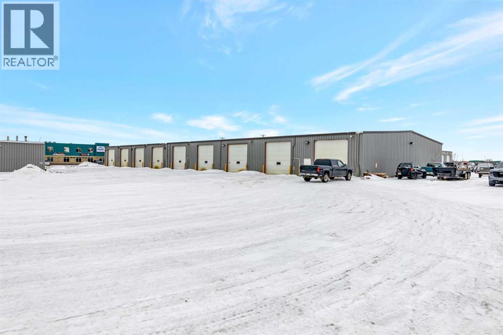 5202 65 Street Property Photo 5