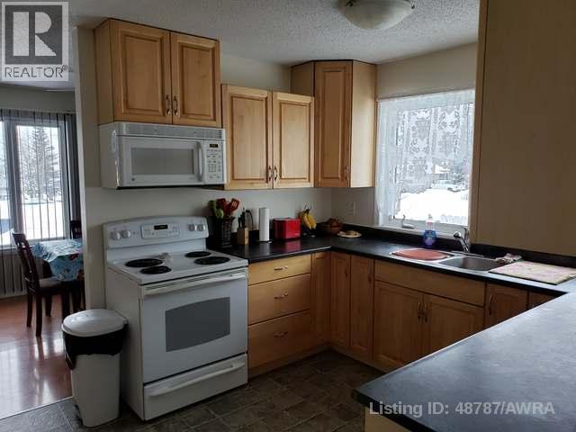 10850 98 Ave Property Photo 3