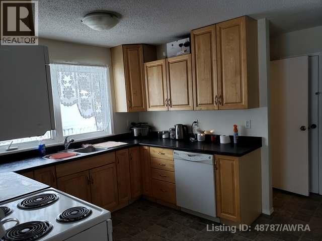 10850 98 Ave Property Photo 4
