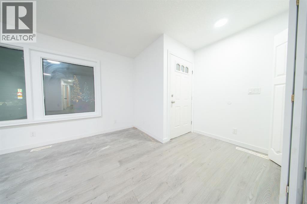 5402 54 Avenue Property Photo 4