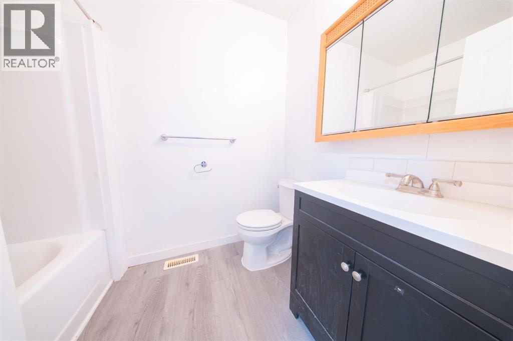5402 54 Avenue Property Photo 7