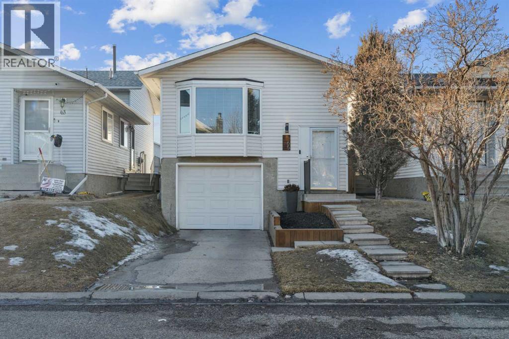 65 Tararidge Close Ne Property Photo 1