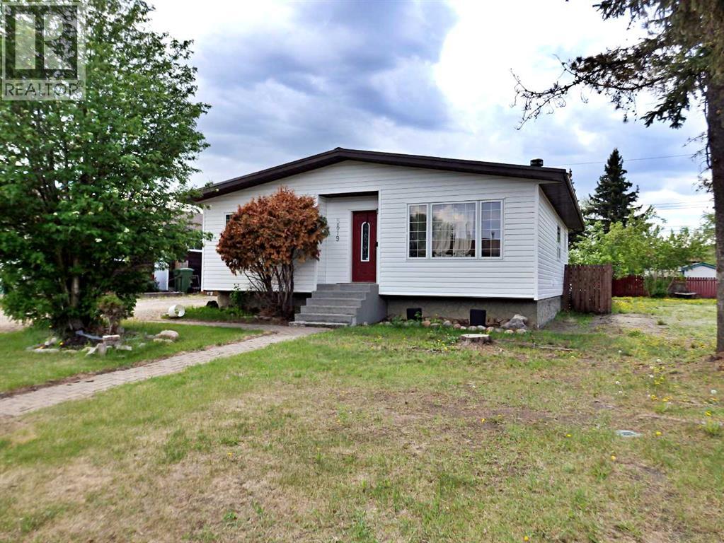 5819 51 Avenue Property Photo 1