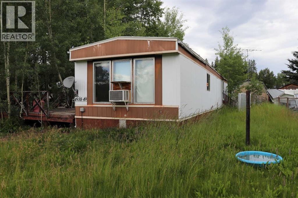 4938 49 Avenue Property Photo 1