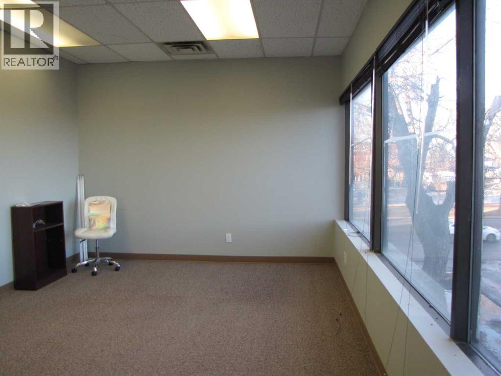 4924 48 Avenue Property Photo 4