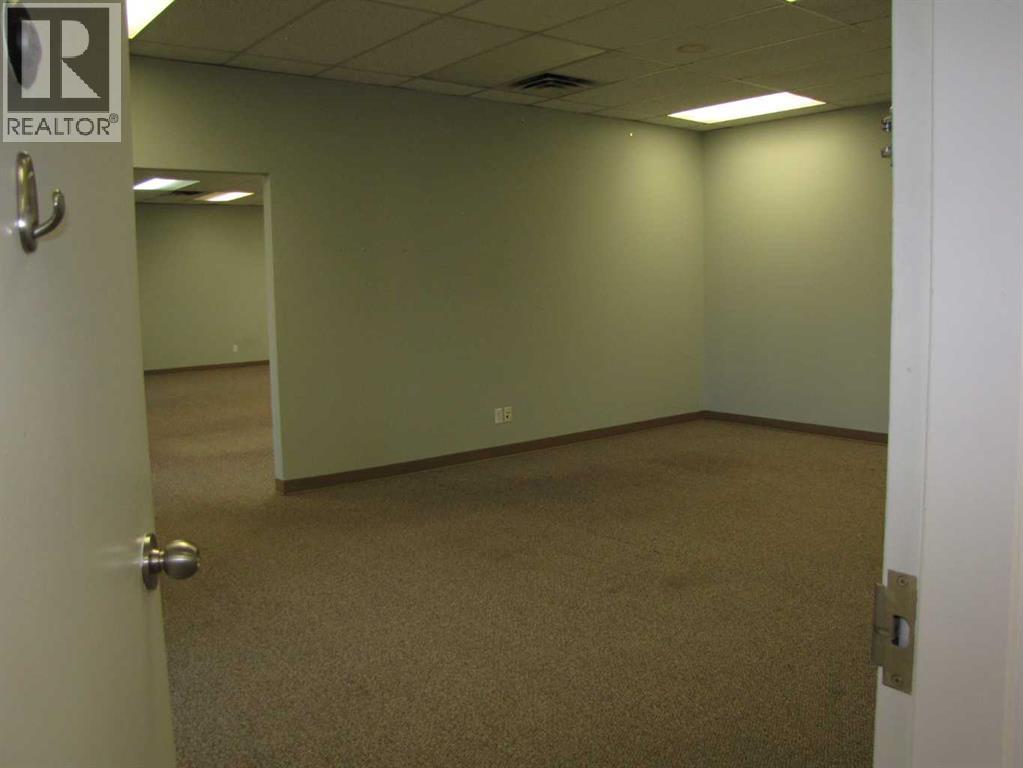 4924 48 Avenue Property Photo 8