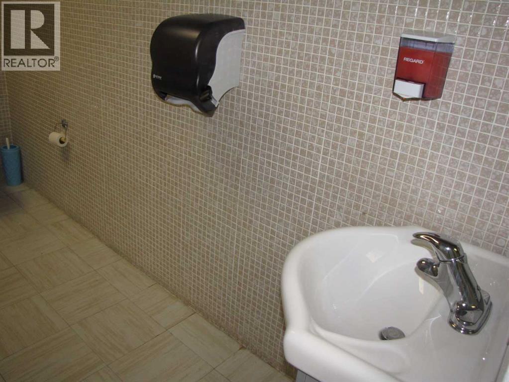 4924 48 Avenue Property Photo 33