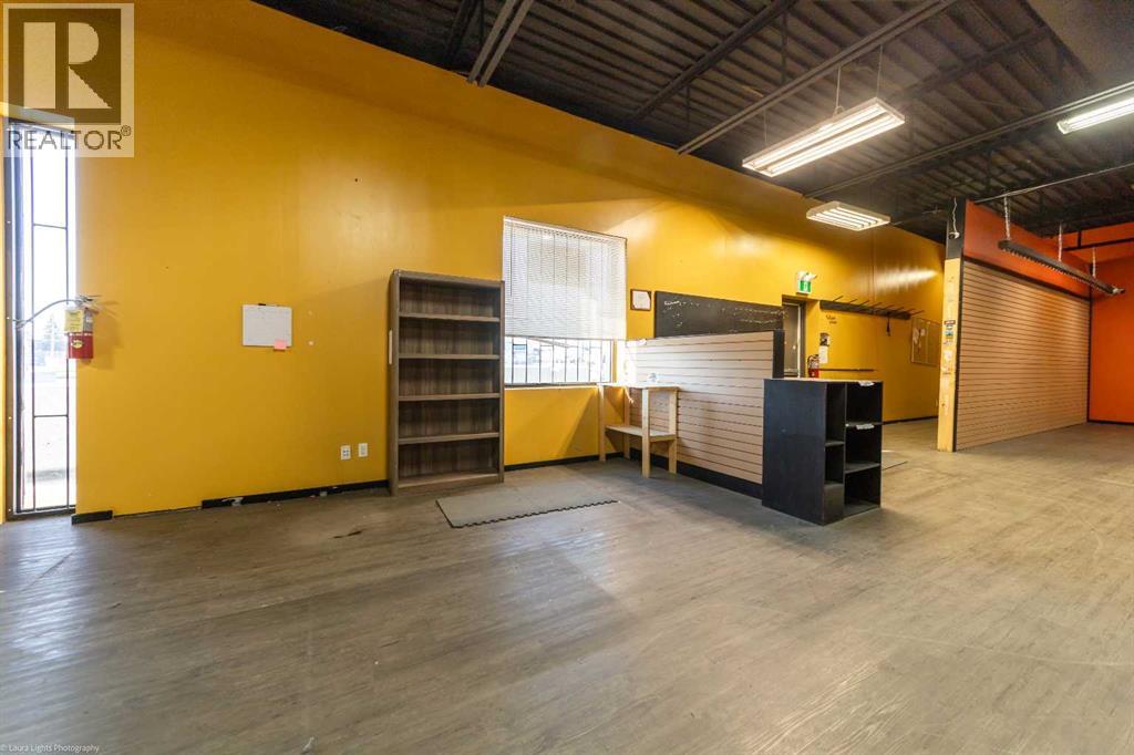 5716 44 Street Property Photo 8