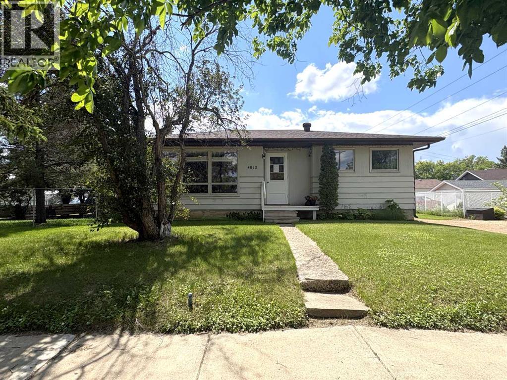 4812 47 Avenue Property Photo 1