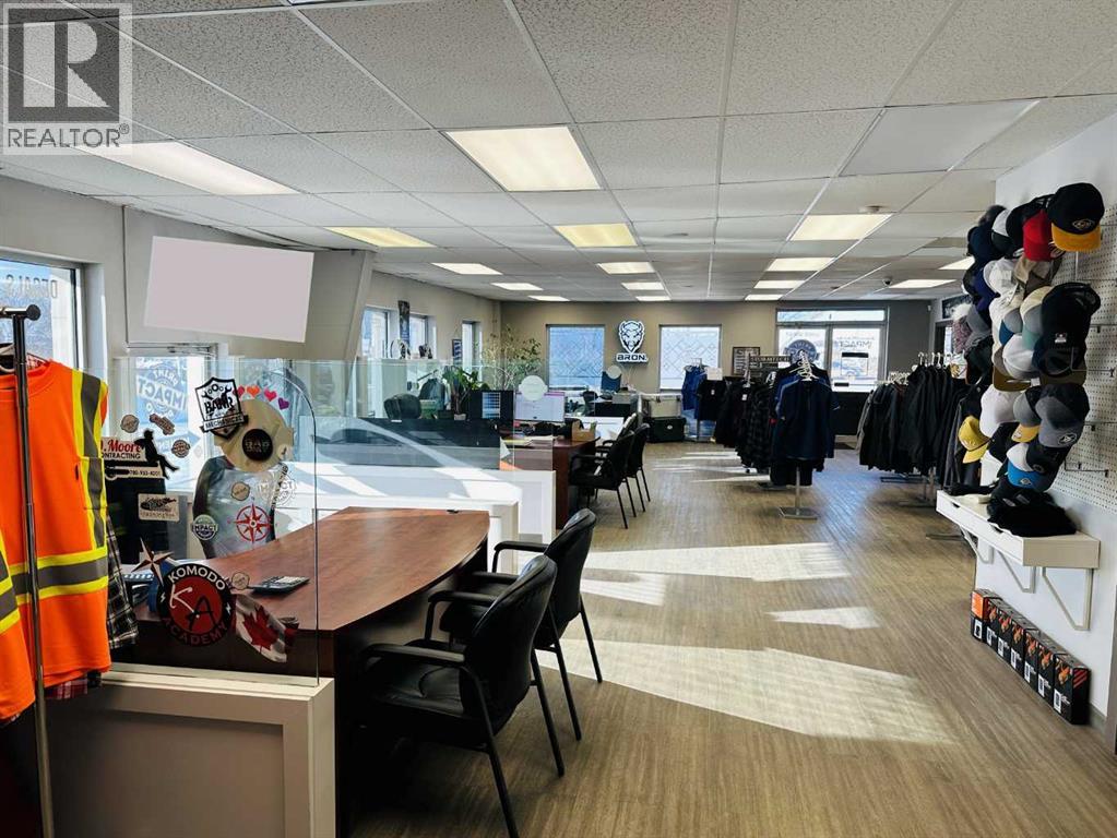 12615 100 Street Property Photo 4