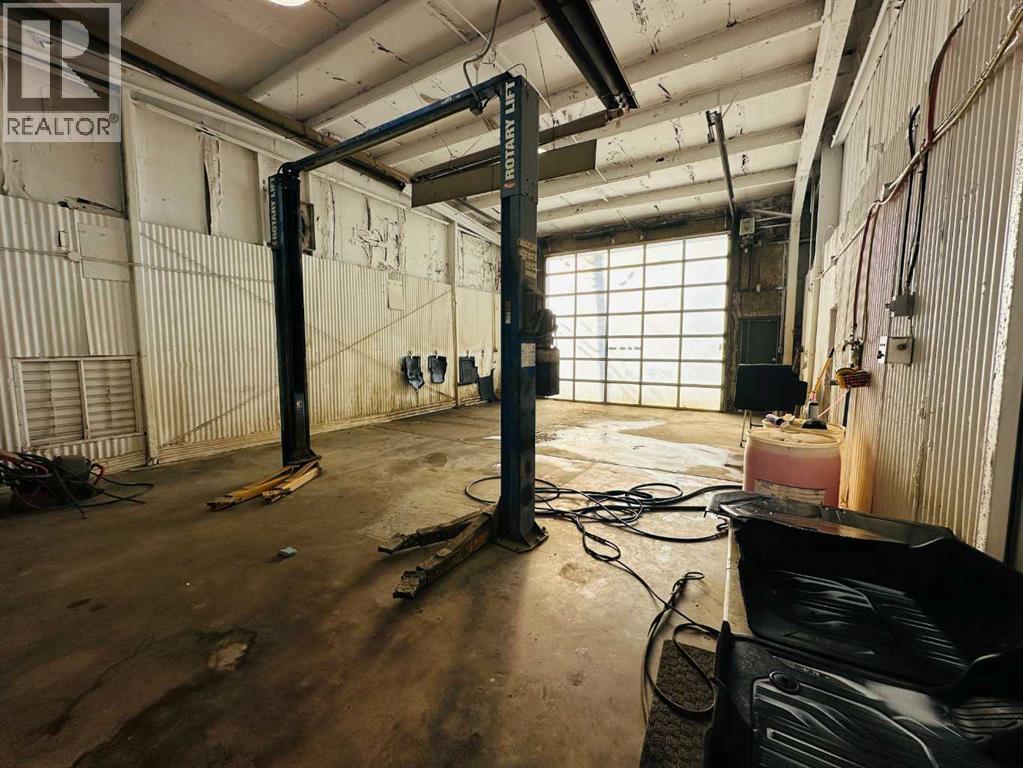 12615 100 Street Property Photo 14
