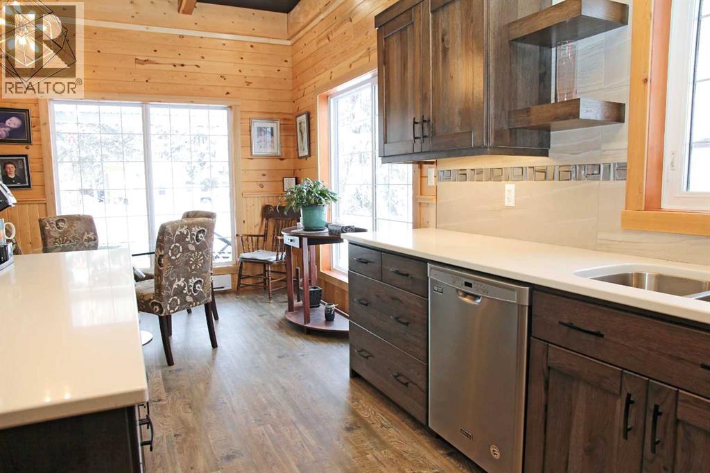 1028 Birch Place Property Photo 9