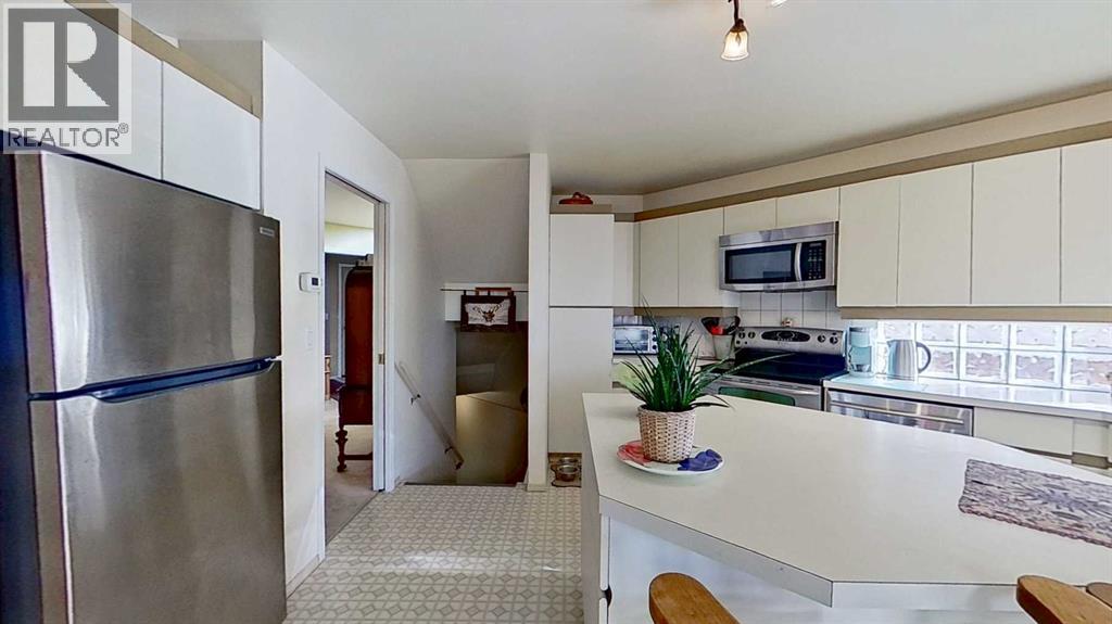 2219 Westmount Road Nw Property Photo 4