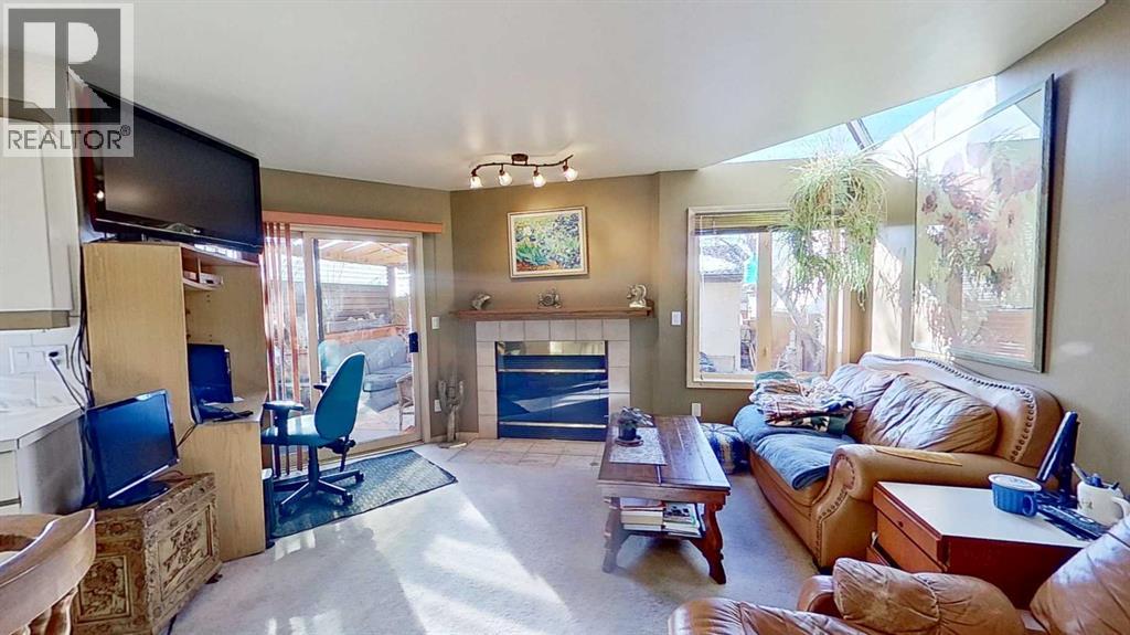 2219 Westmount Road Nw Property Photo 6