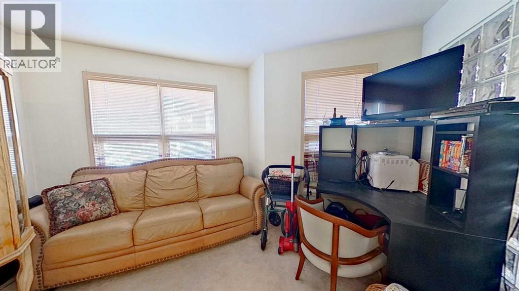 2219 Westmount Road Nw Property Photo 10