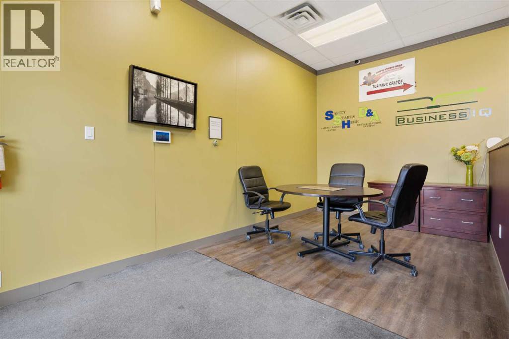 5051 50 Street Property Photo 2