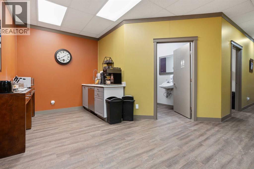 5051 50 Street Property Photo 5