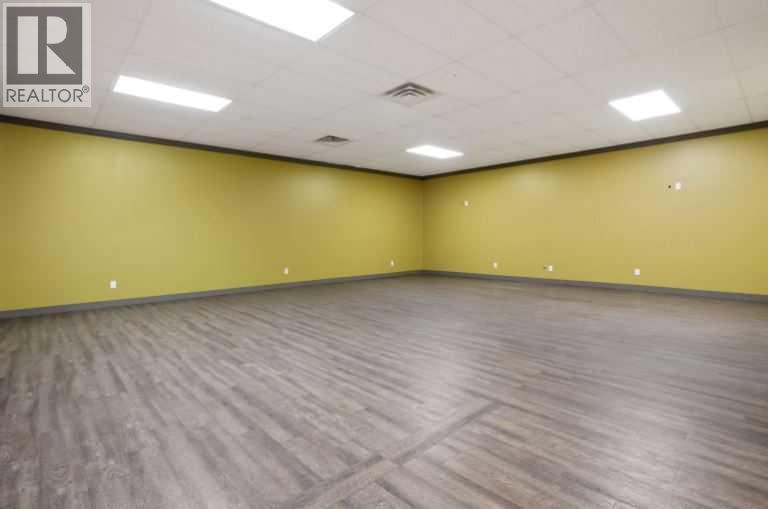 5051 50 Street Property Photo 6