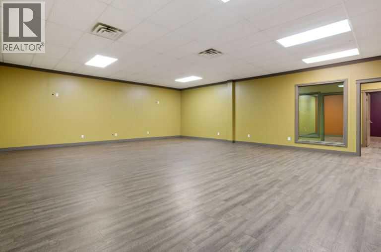 5051 50 Street Property Photo 7