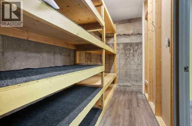 5051 50 Street Property Photo 9