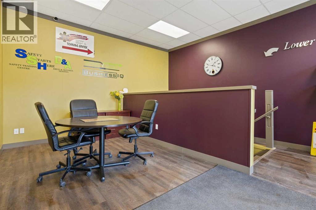 5051 50 Street Property Photo 3