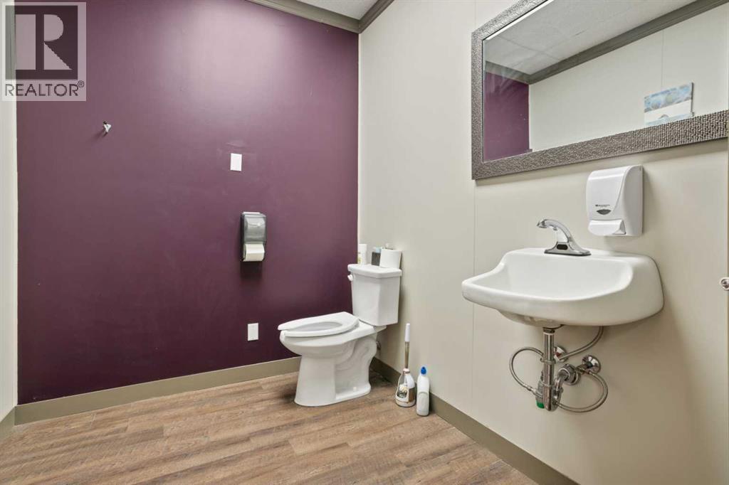 5051 50 Street Property Photo 4