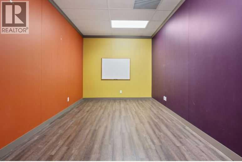 5051 50 Street Property Photo 6
