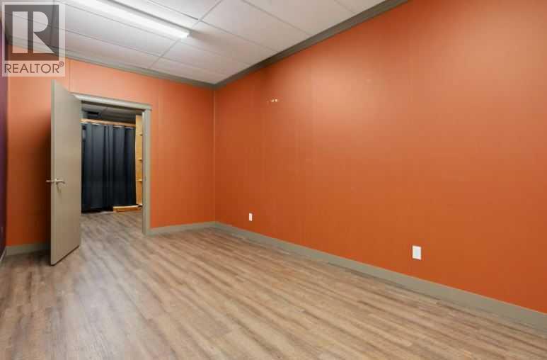 5051 50 Street Property Photo 7
