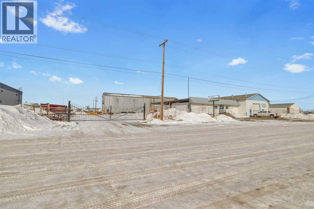 6606 42 Ave Property Photo 1