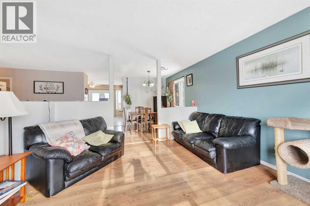 220 1 Avenue E Property Photo 9