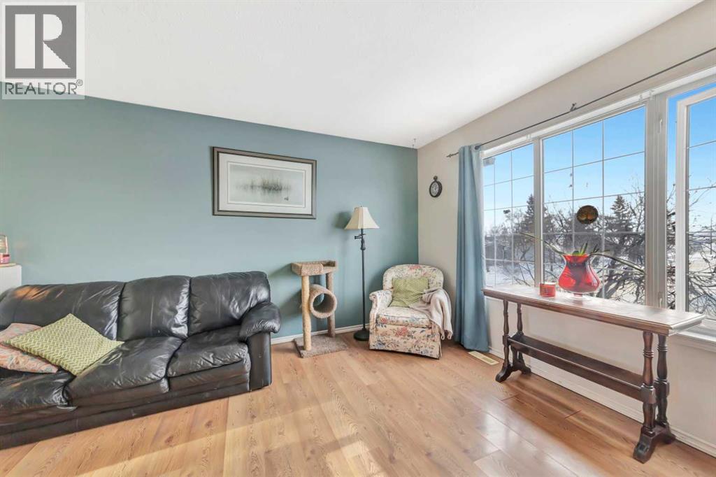 220 1 Avenue E Property Photo 11