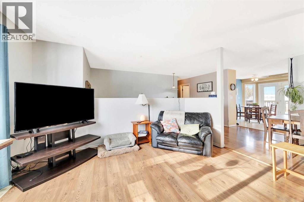 220 1 Avenue E Property Photo 12